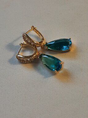 Brand New Handmade 18k Gold Plated Jewelry Set (earrings and necklace)